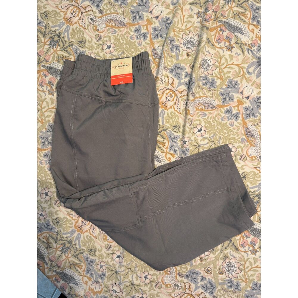 St. John's Bay Active Mid-Rise Utility Stretch Cargo Capri Pants (Size M)